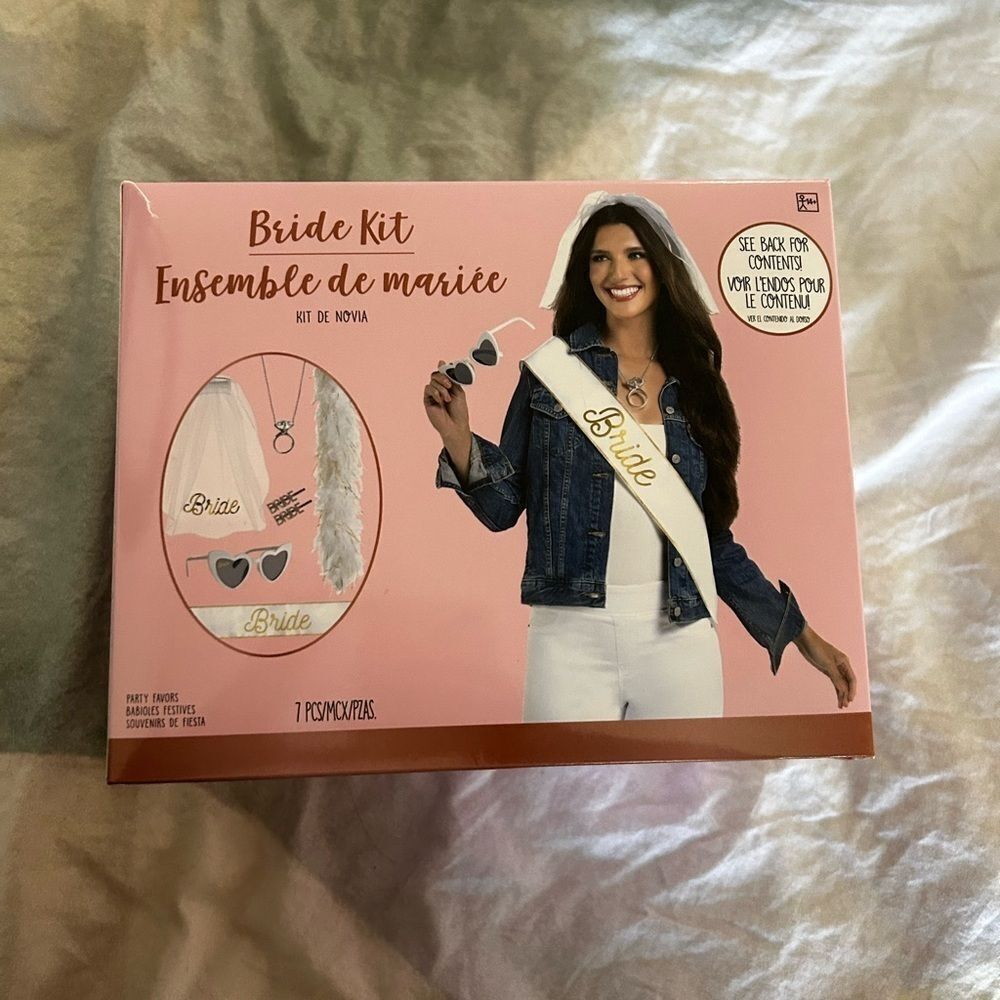 Bride Kit with White and Gold Accessories